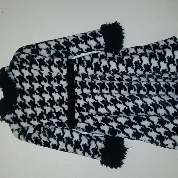 American Widgeon black and white soft fur button front coat - Picture 5 of 9